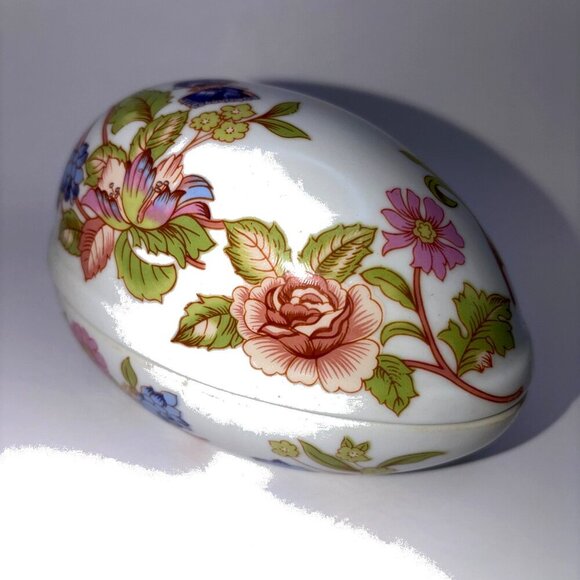 Vintage MANN Korea Country Butterfly Porcelain Egg Trinket Box Floral Design - Picture 2 of 10